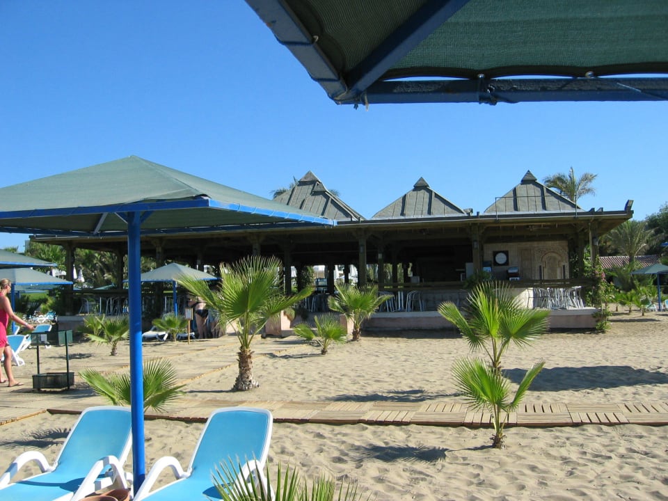 Strand mit Brezel-Restaurant Paloma Oceana