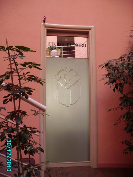 Una delle 2 entrate al ristorante Hotel Etoile Du Nord