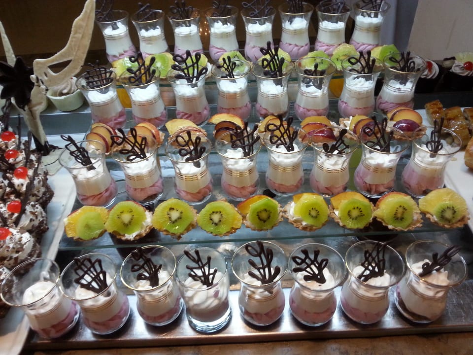 Bauch ist schon voll Stella Beach Resort & Spa Makadi Bay