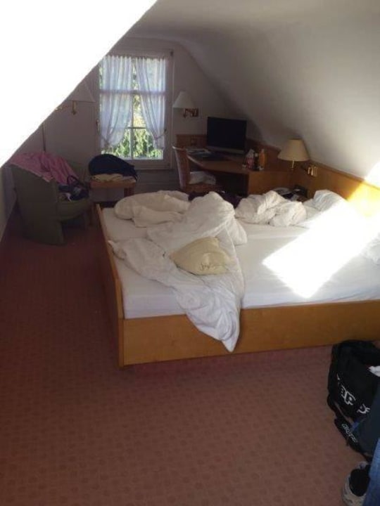 Schlafbereich mit Doppelbett Hotel-Gasthof Zur Kapelle