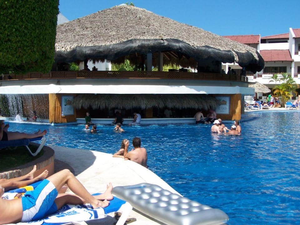 Blick auf die Poolbar Sunscape Puerto Plata