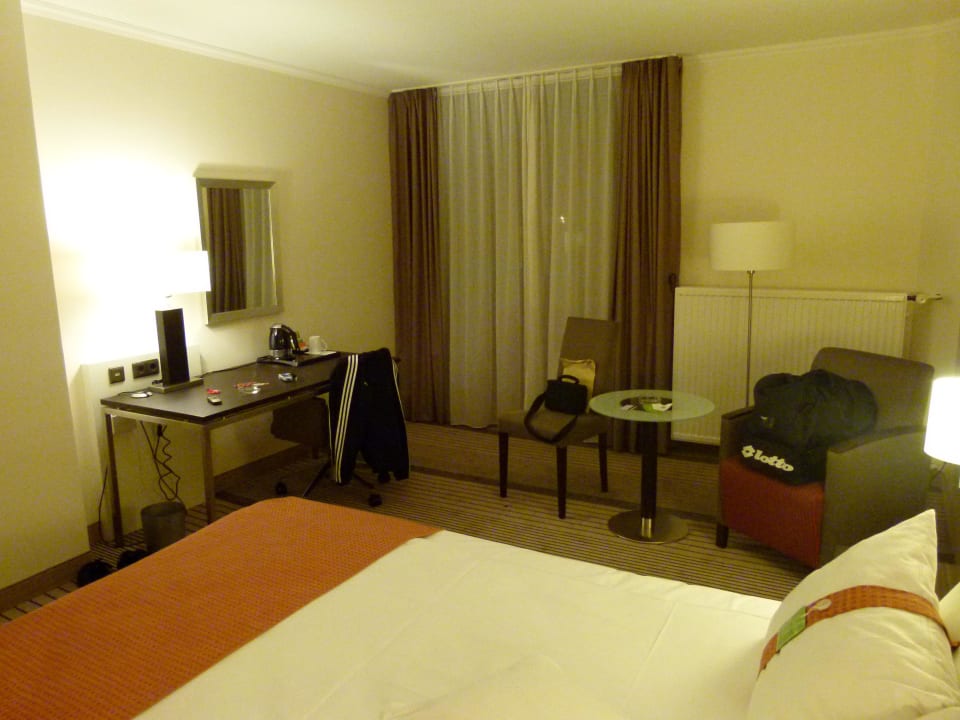 Zimmer Richtung Fenster Leonardo Hotel Hannover Airport