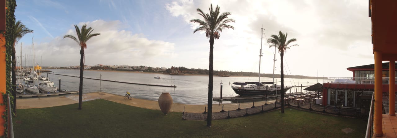 Vom Treppenhaus Richtung Hafeneinfart NH Marina Portimão Resort