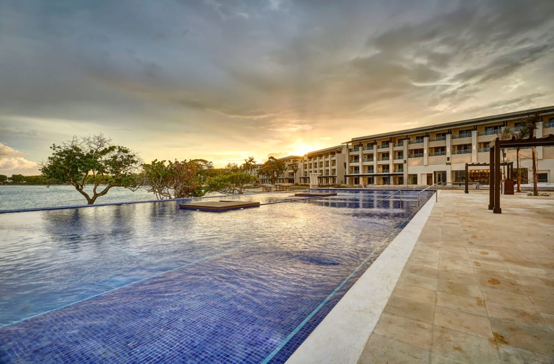 "Pool" Royalton Negril Resort & Spa (Negril) • HolidayCheck (Cornwall ...