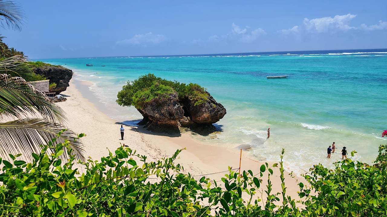 Strand Leopard Beach Resort & Spa