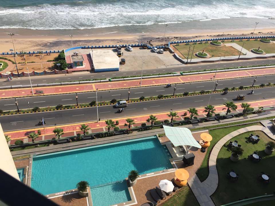 Aussicht Terrasse Novotel Visakhapatnam Varun Beach