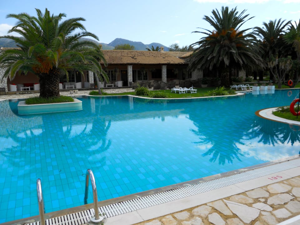 Pool mit Blick zur Prince Philippe Bar St. George's Bay Country Club