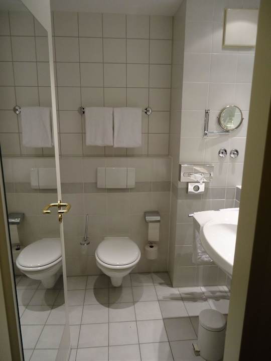 Badezimmer Leonardo Hotel Hamburg Airport