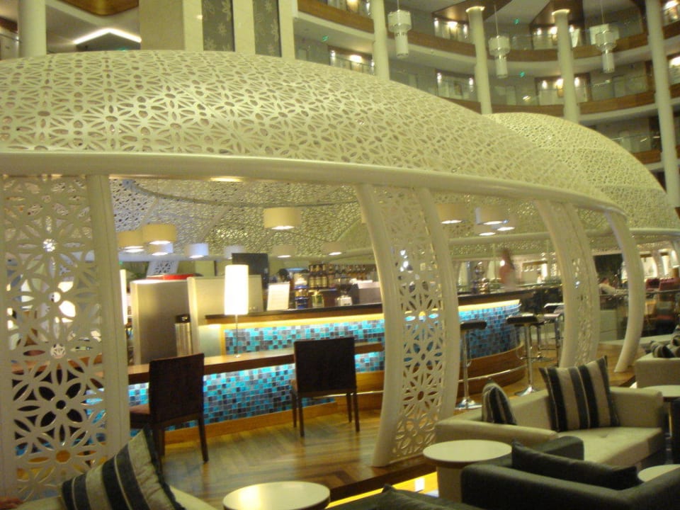 Bar in der Mitte des Hotels Gold Island Selected