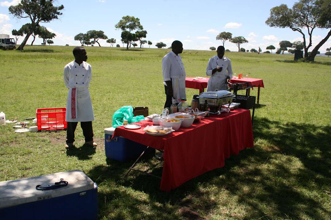 Mittagessen im Busch Royal Mara Safari Lodge