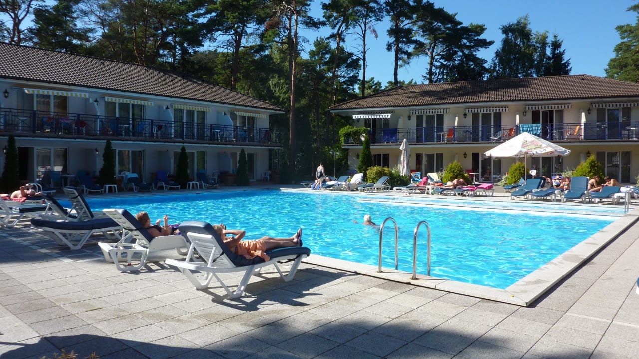 Pool mit Liegen Gryf Osrodek Pobierowo