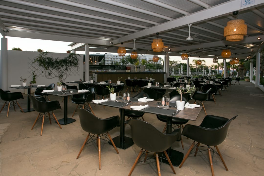 Gastro Crystal Springs Beach Hotel