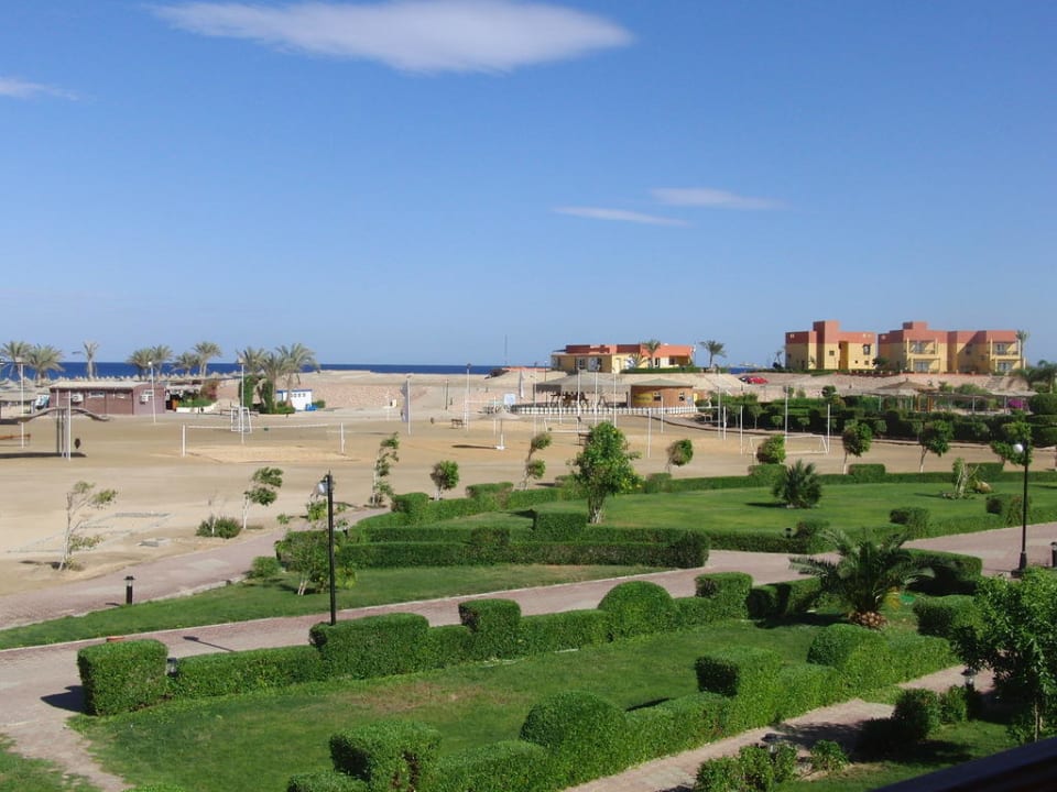 Teren hotelu Malikia Resort Abu Dabbab