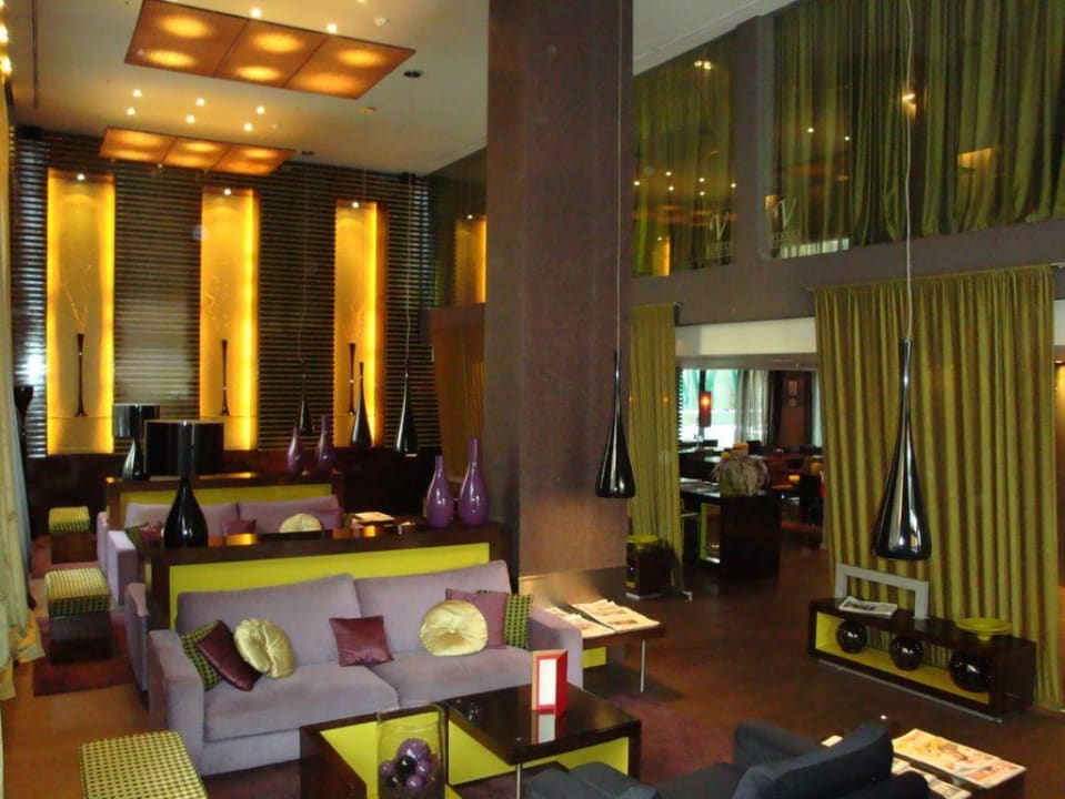 Lobby mit Bar im Hintergrund Pestana Arena Barcelona
