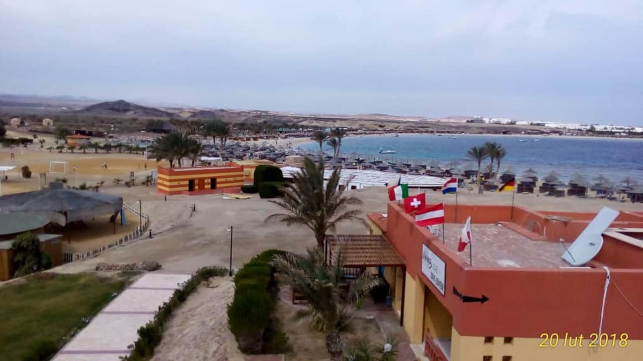 Widok na centrum nurkowe Malikia Resort Abu Dabbab