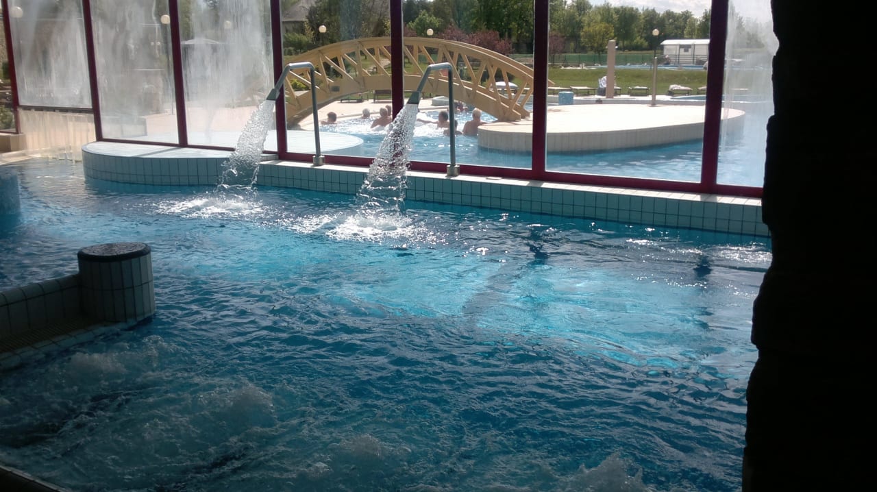 Poolanlage innen Hunguest Hotel Pelion