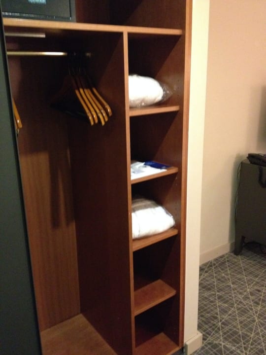 Schrank NH Prague City