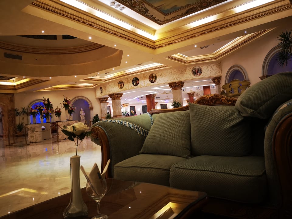 Lobby Hotel Titanic Palace