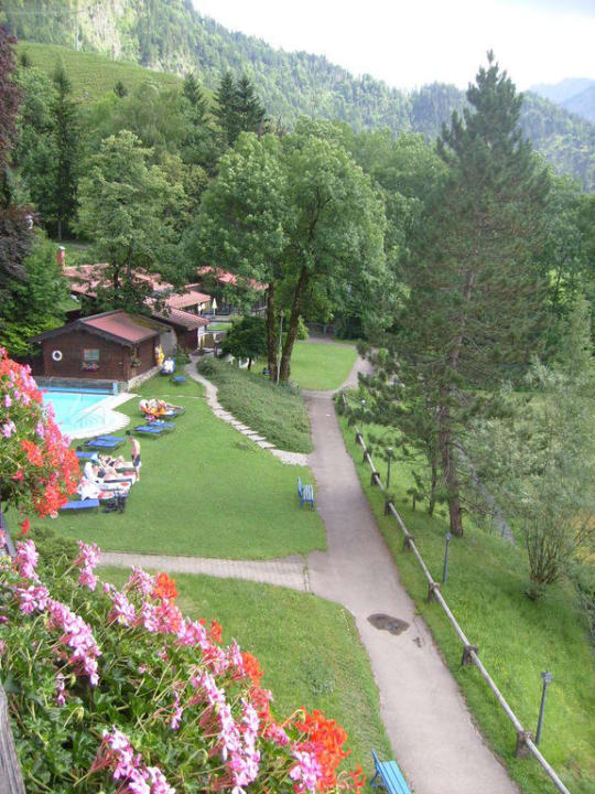 Pool/Sauna und der Weg dorthin (außen) Hotel Prinz Luitpold Bad