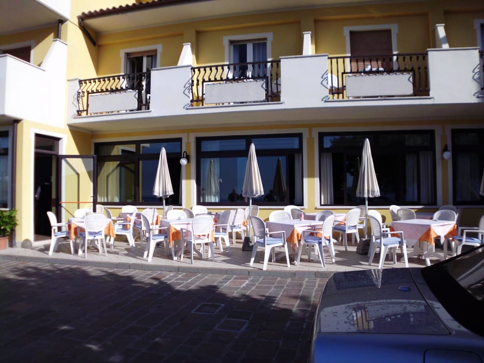 Bei Sonne, Frühstück draussen Hotel & Residence La Rotonda