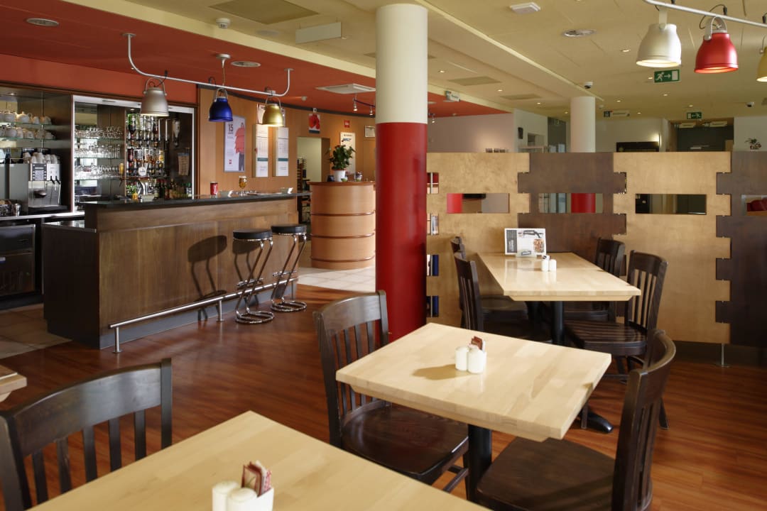 Frühstücksraum und Bar Hotel Ibis Fribourg