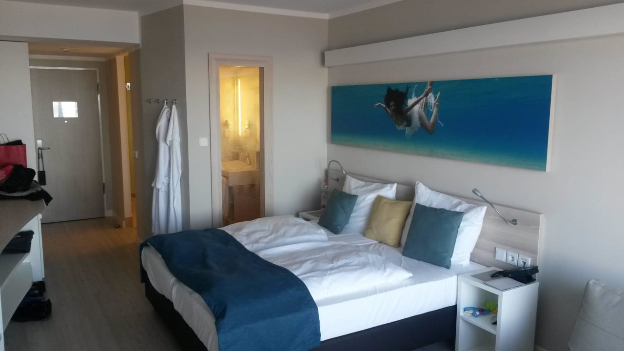 Betten, Eingang, Bad SEETELHOTEL Kaiserstrand Beachhotel