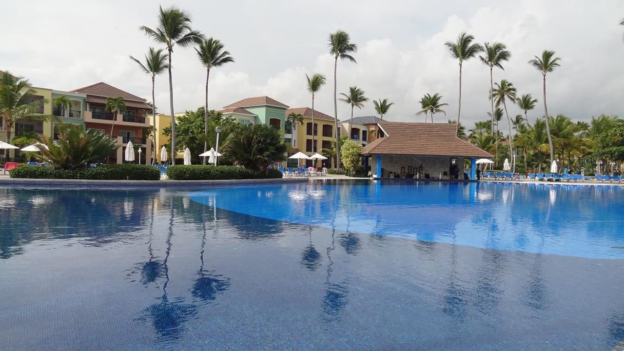 Pool mit Poolbar Ocean Blue & Sand