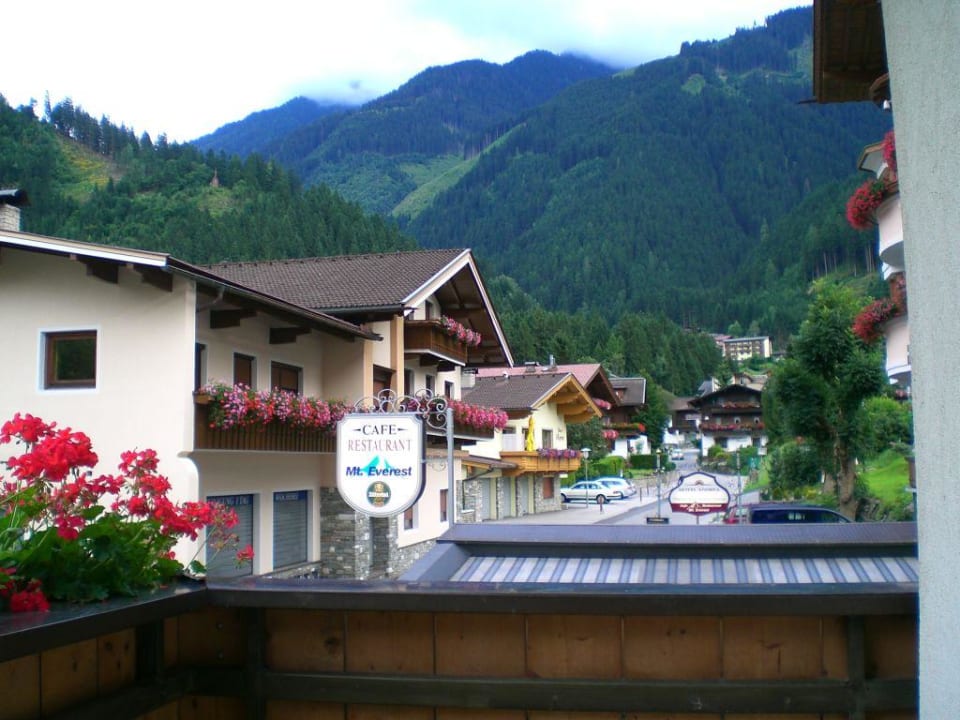 Ausblick Richtung Ahorn (Zimmer 15) Hotel & Gasthof Perauer
