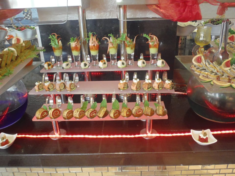 Ein kleiner Teil des Buffets Crystal Sunset Pearl Collection