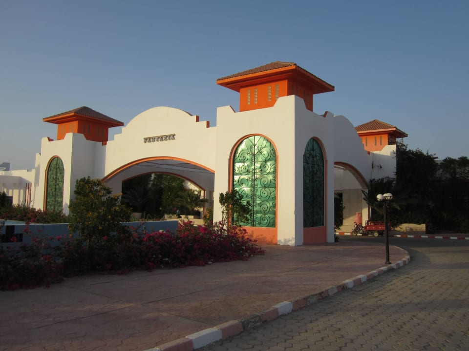 Hotel-Eingang Fantazia Resort Marsa Alam