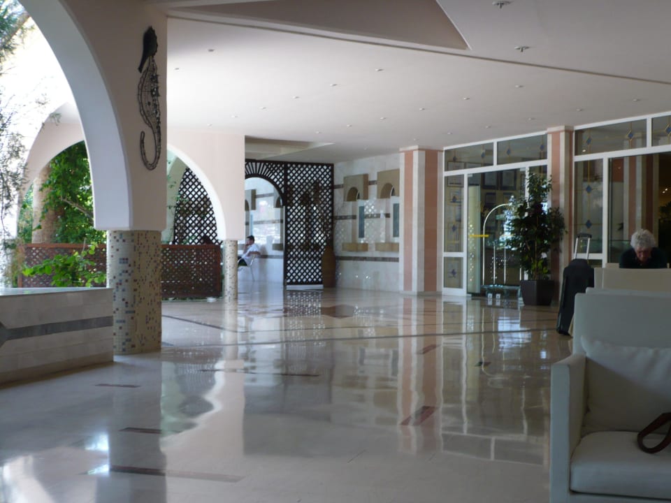 Eingang zur Lobby Hotel Kalithea Mare Palace