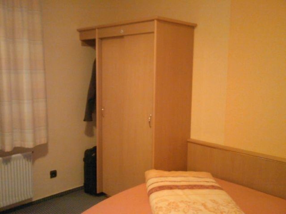 Schrank Hotel Central