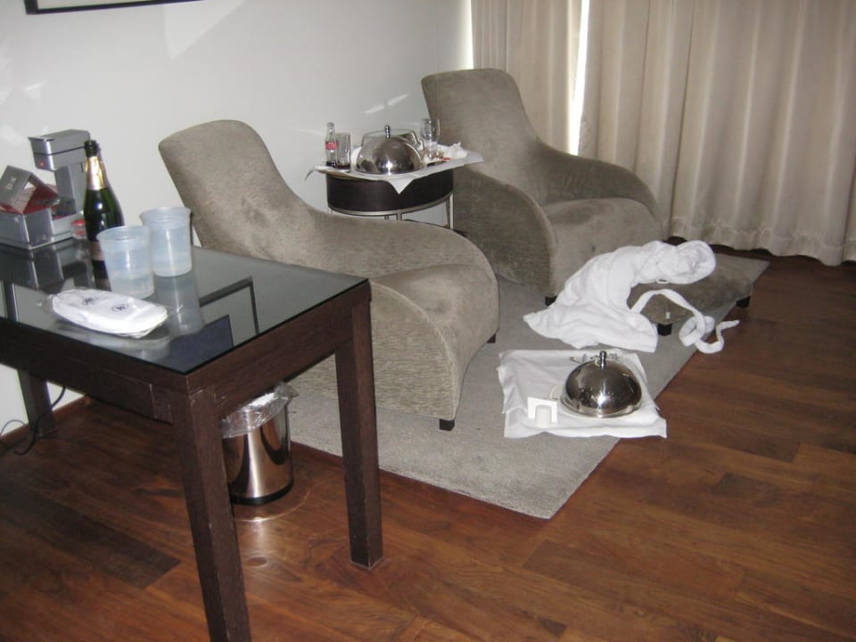 Mir angebotenes benutztes Zimmer beim Checkin Hilton Reykjavik Nordica