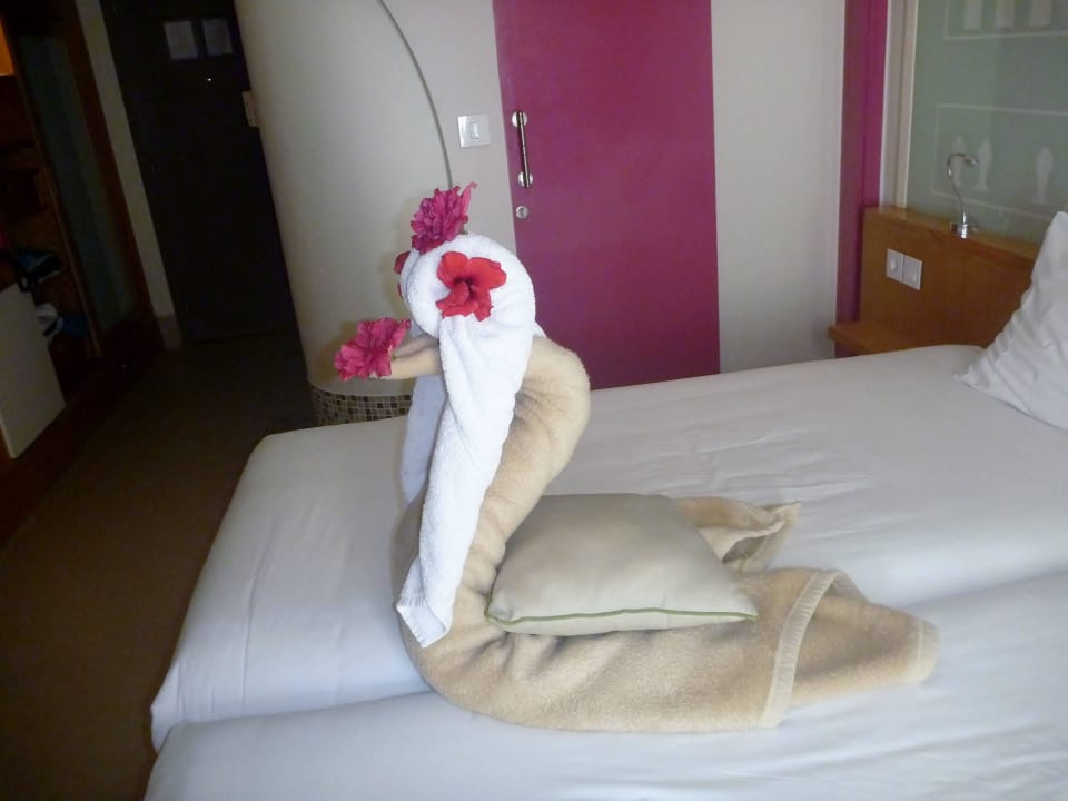 Tolle Deko auf unserem Bett Hotel Mercure Hurghada