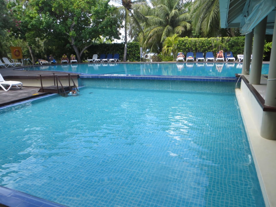 Kleiner Pool aber auch schön und sauber Adaaran Select Hudhuran Fushi - Premium All Inclusive