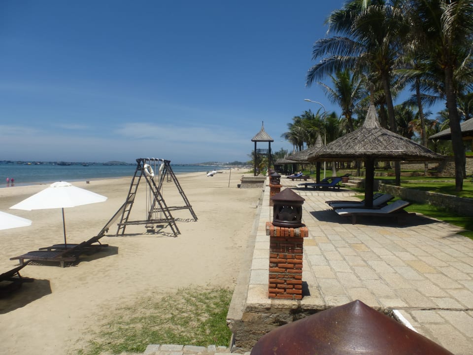 Strand Pandanus Resort