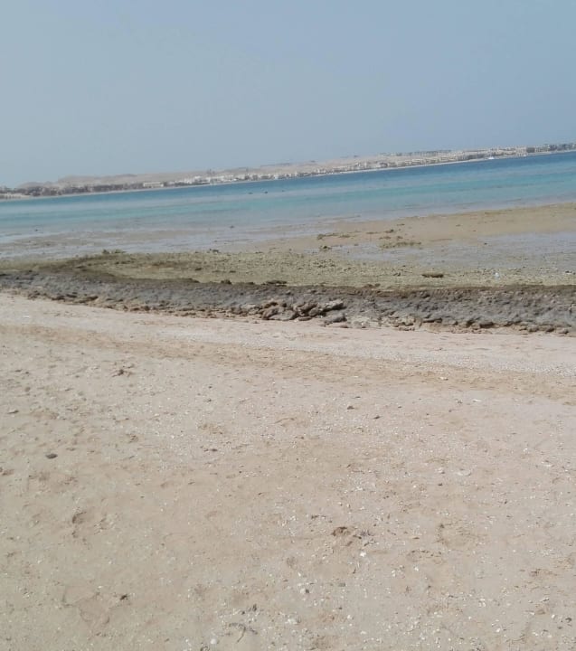 Vorne Sand, dann Korallen, dann sehr warmes Wasser Premier Le Reve Hotel & Spa