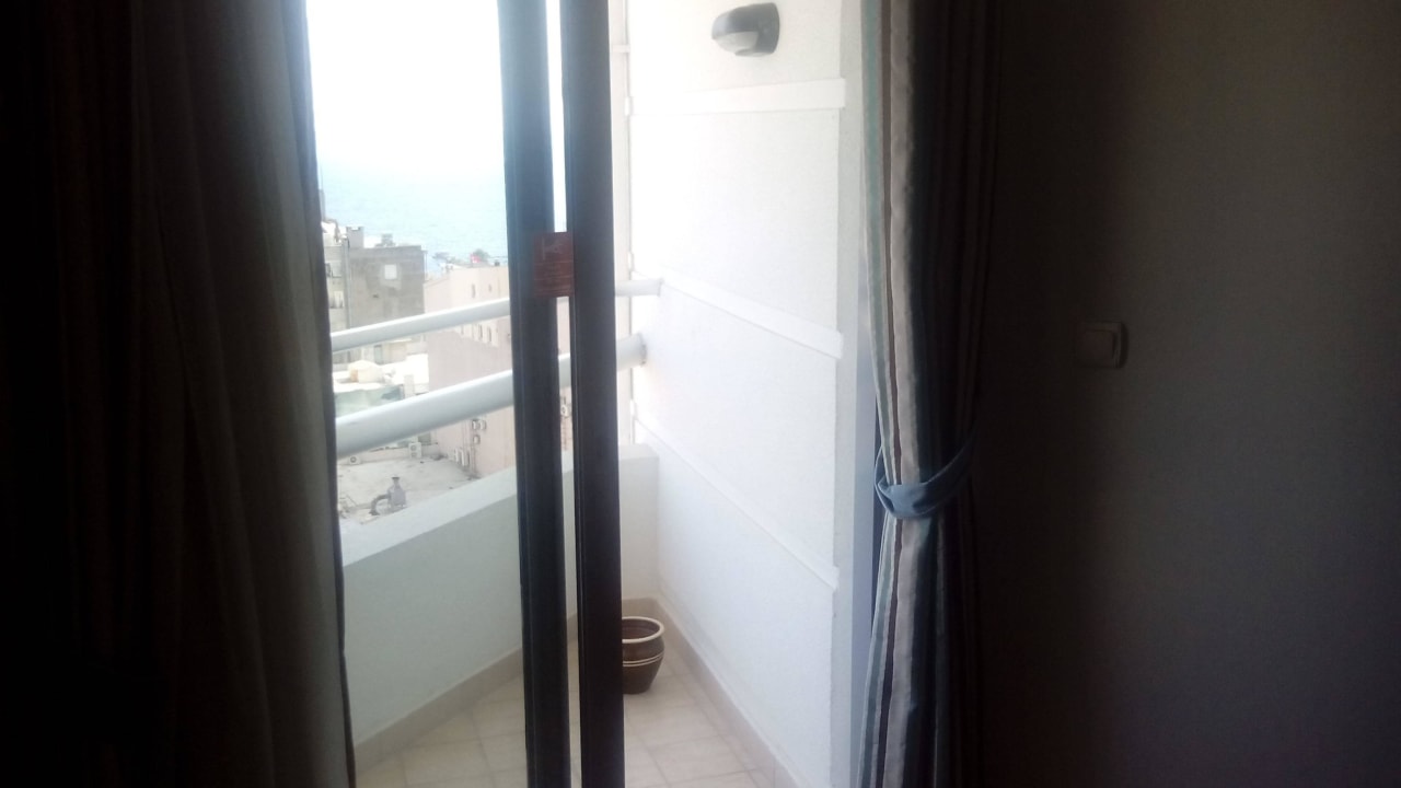 Выход на балкон Best Western Plus Hotel Khan