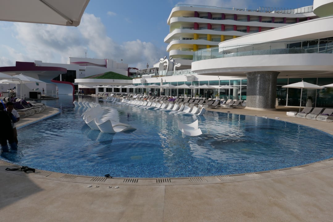 Pool Temptation Cancun Resort - Adults only
