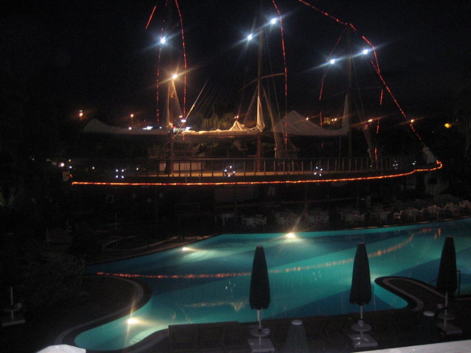 Poolbar in Schiffsform Can Garden Resort