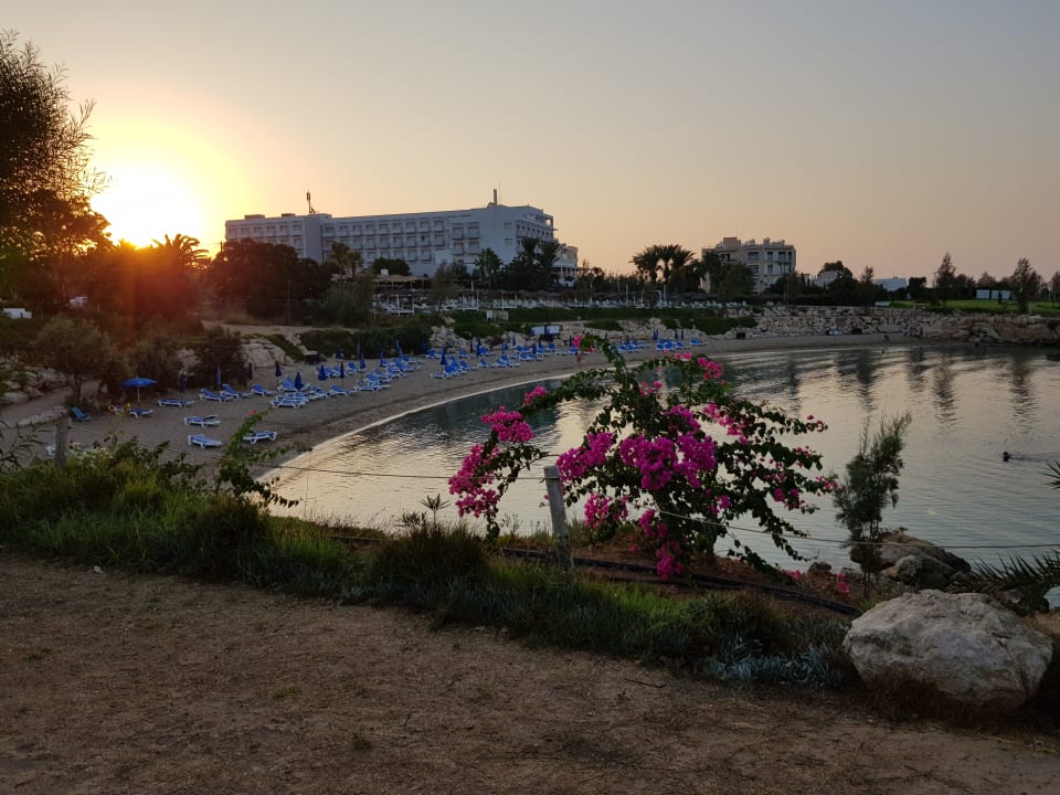 Strand Crystal Springs Beach Hotel