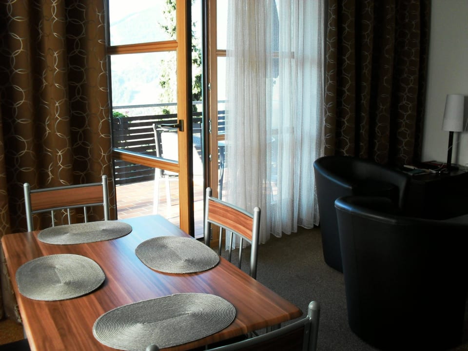 Essecke mit Blick zum Balkon Pension Gaimberg