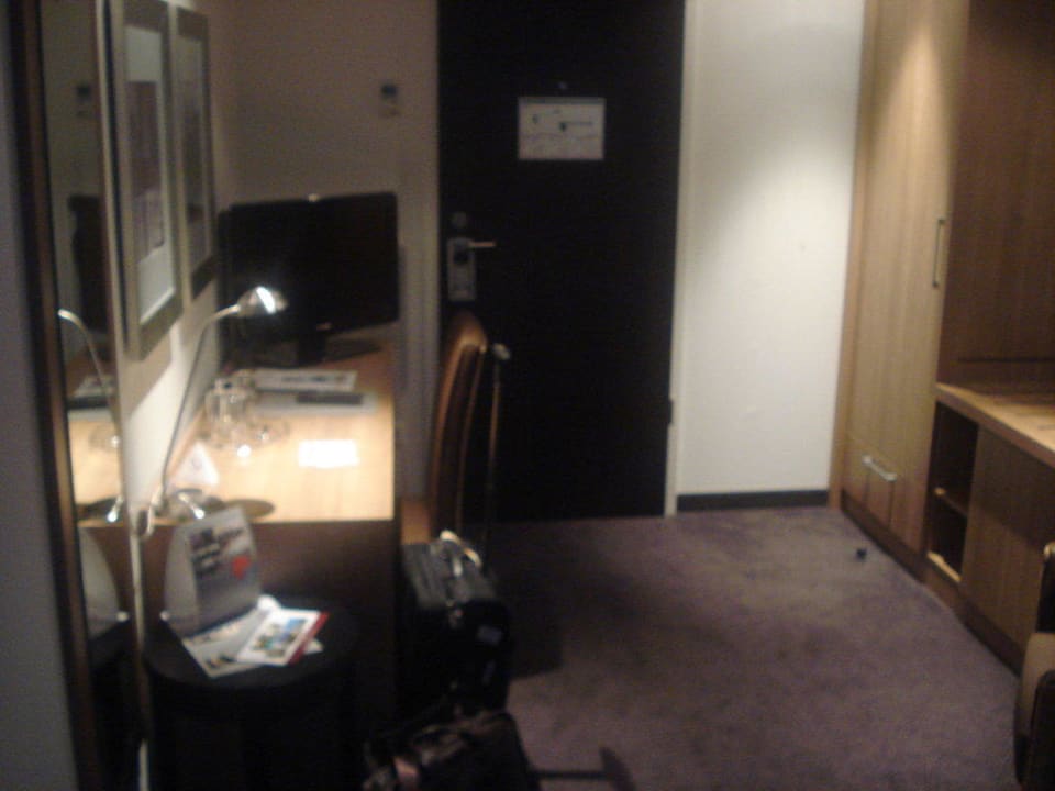 Eingangsbereich Zimmer ACHAT Hotel München Süd