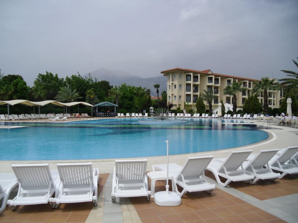 Toller Pool Le Jardin Resort