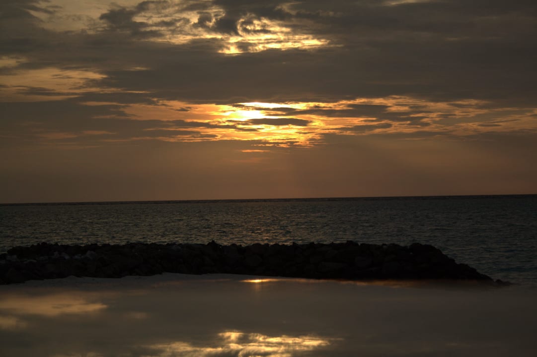 Jeden Tag ein anderer Sonnenuntergang Summer Island Maldives