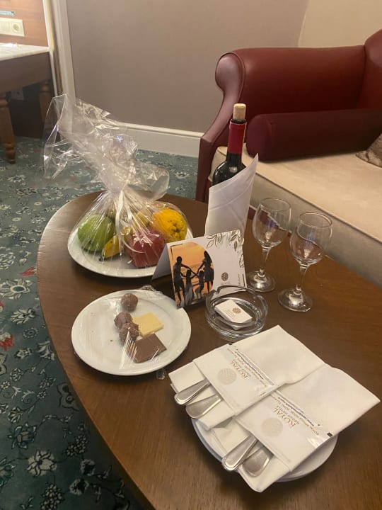 Zimmer Royal Taj Mahal Hotel