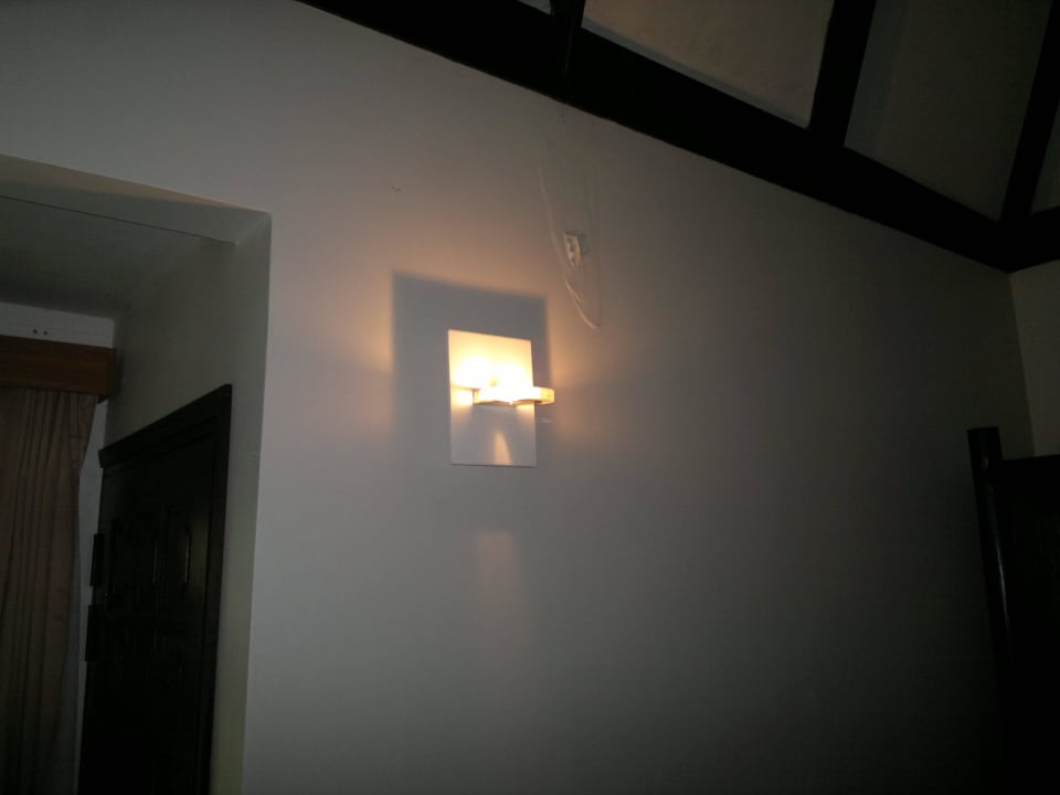 Farbe blättert ab Kihaa Maldives