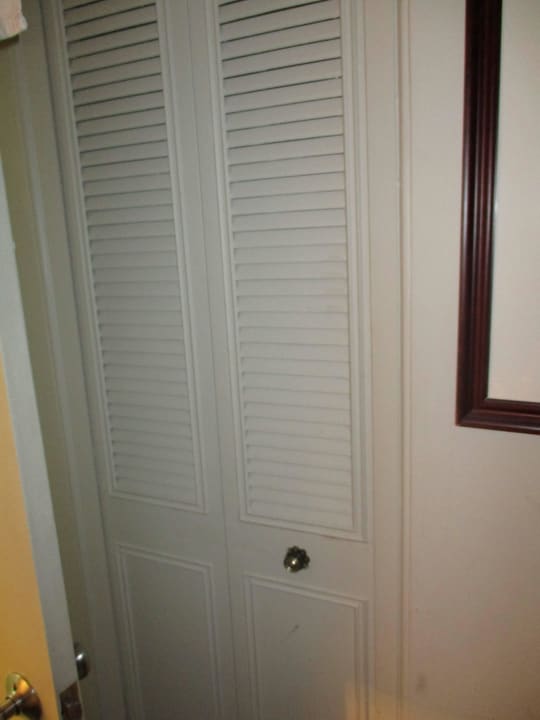 Schrank New York's Hotel Pennsylvania