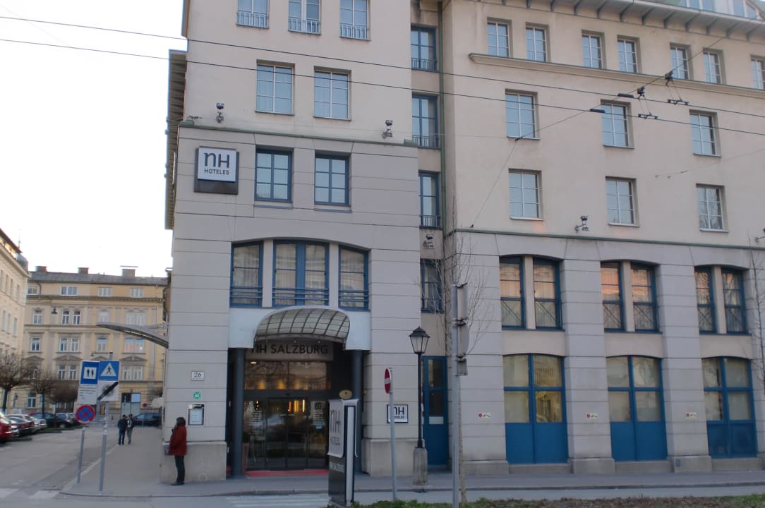 Blick zum Eingangsbereich NH Collection Salzburg City