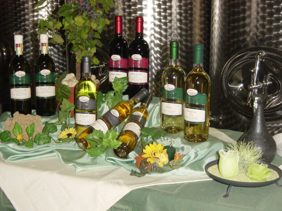 Weinsortiment aus dem eigenen Weingut Gästehaus Weingut Nationalpark-Hof Gartner